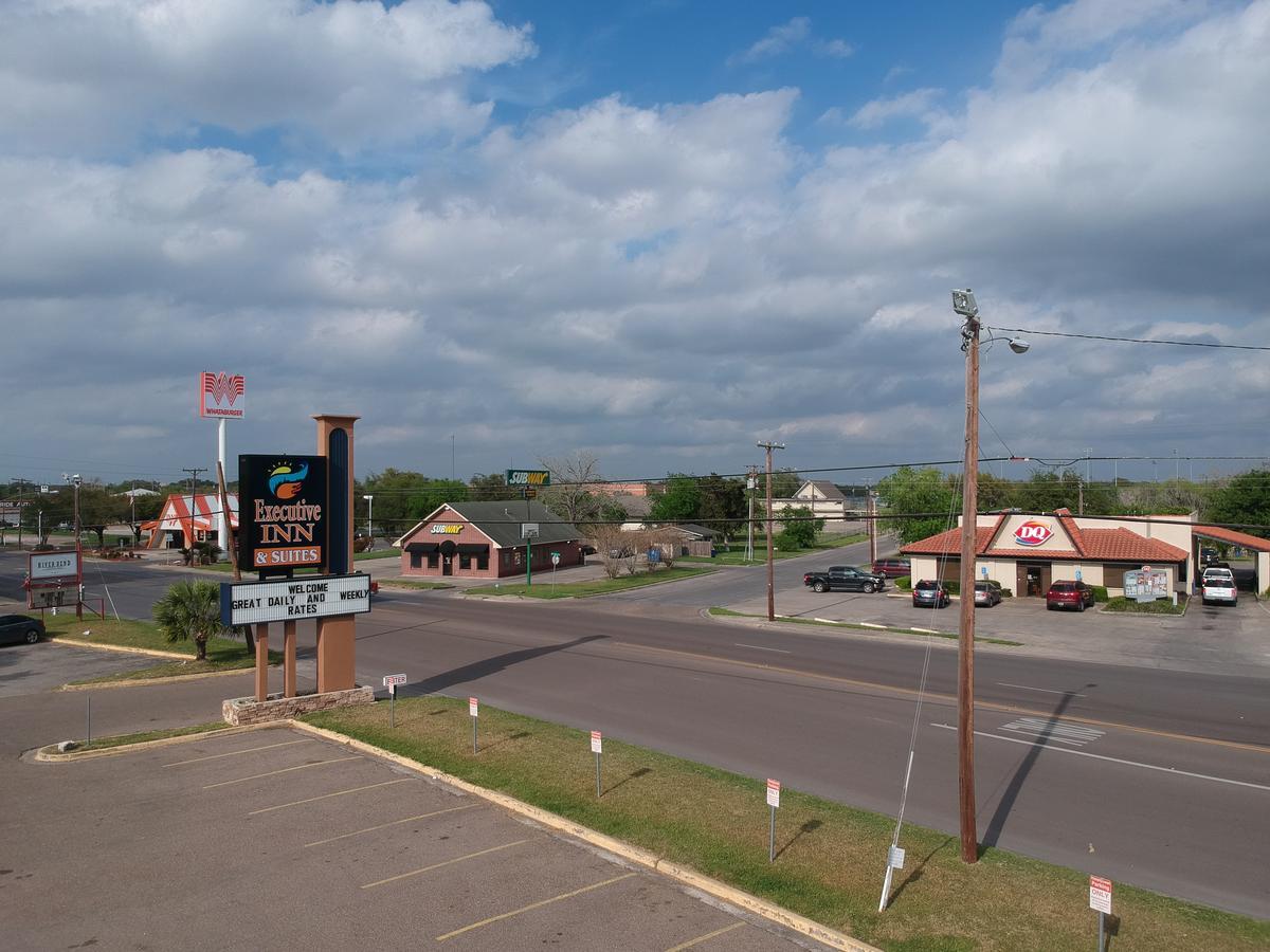Executive Inn & Suites Beeville Exterior foto