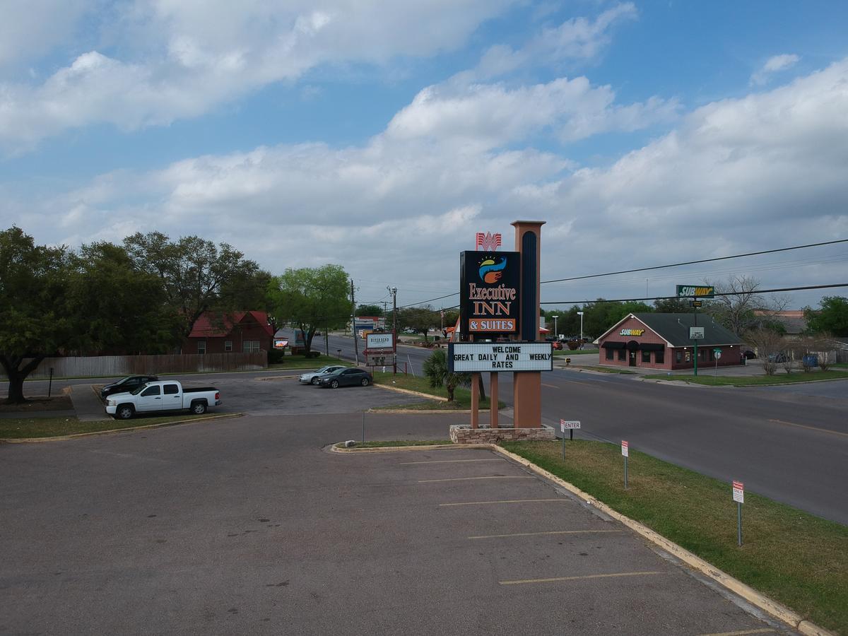 Executive Inn & Suites Beeville Exterior foto